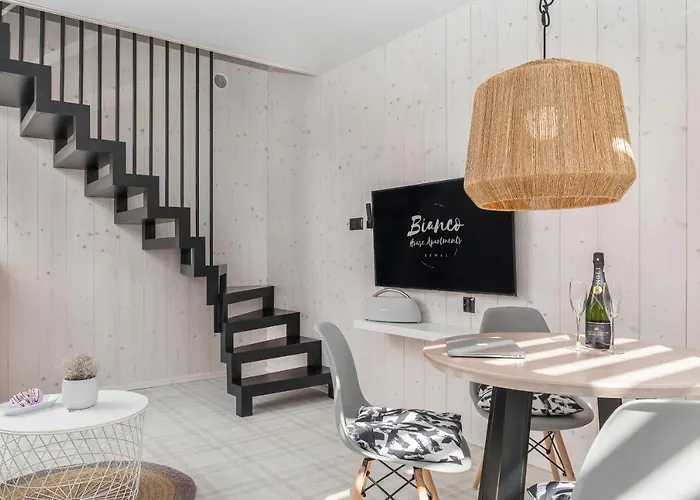 別荘 Bianco House レバル